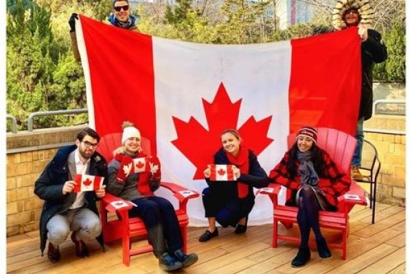 2月15日，元宵节、中国情人节及加拿大国旗日-方知甜