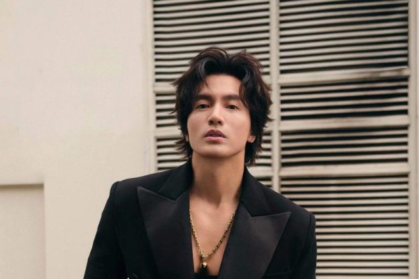 言承旭，摩羯座下的深情演绎者-方知甜