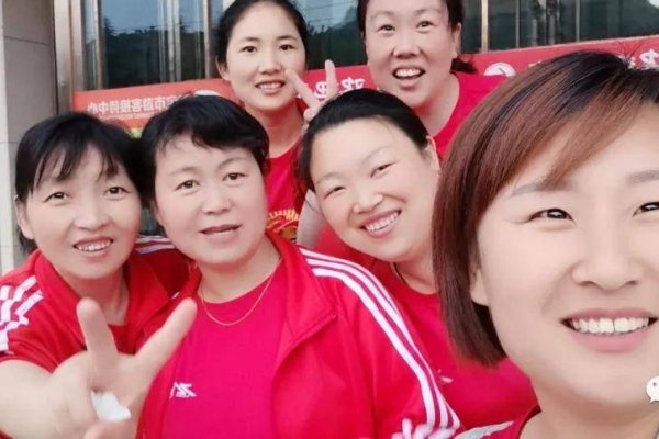 阳光微笑，传递女性能量与快乐。-方知甜