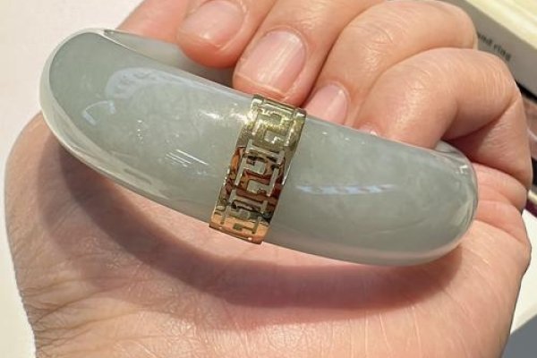 玉镯裂缝修复，巧雕镶嵌，重塑艺术之美-方知甜