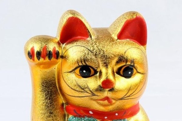 招财猫左手右手寓意，左迎宾客，右纳财富-方知甜