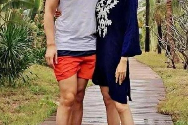 张梓琳与高管老公恩爱如初，低调生活显温馨-方知甜